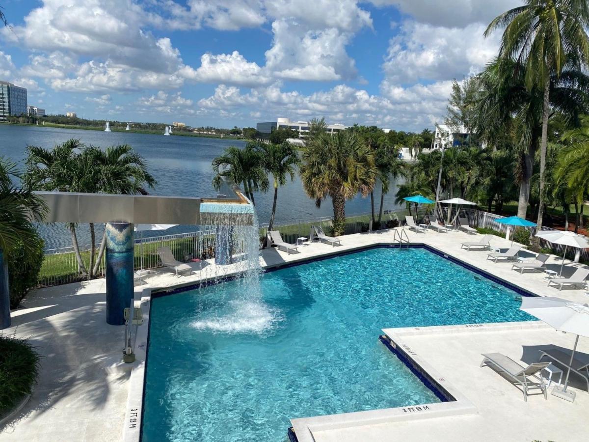 Hotel Pullman Miami Airport Exterior foto